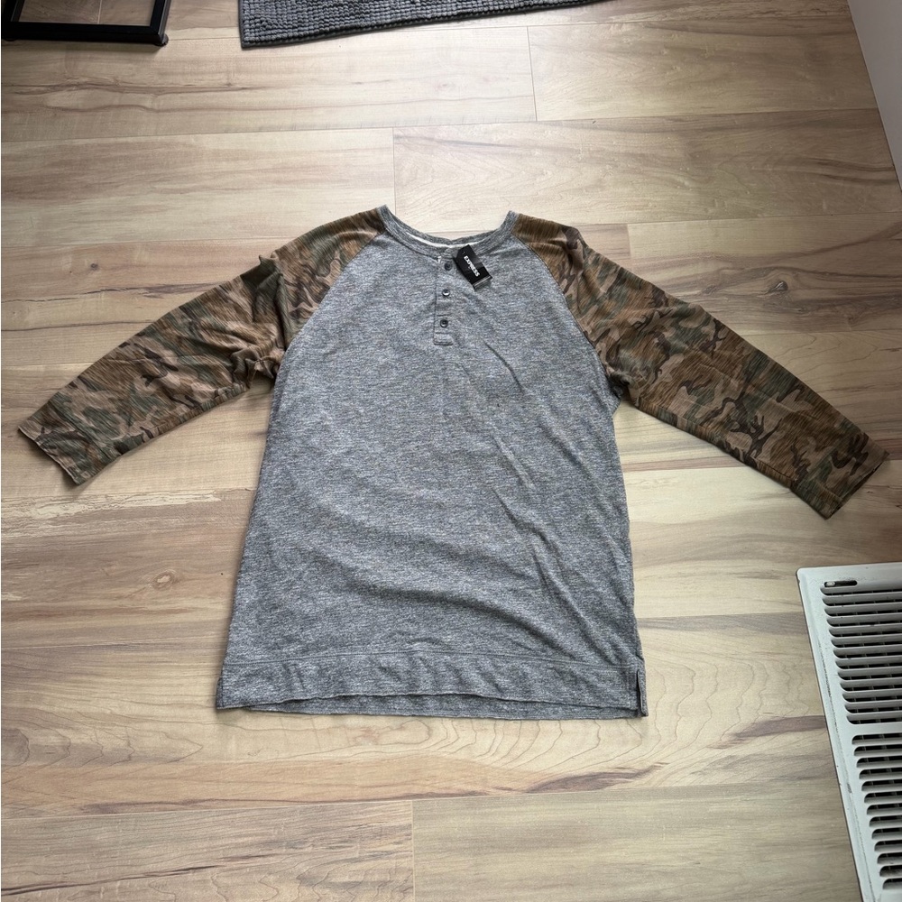 Express Men’s Gray and Camouflage Long Sleeve Tee
